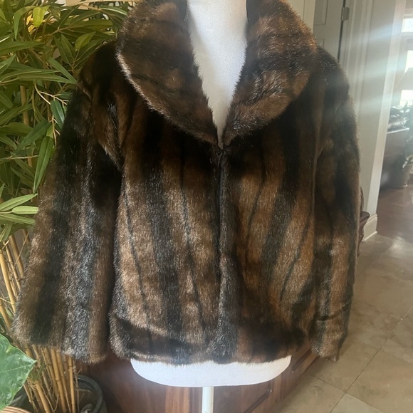 Cejon faux fur jacket large NWOT. Brown and black fully lined. Gorgeous colors - Picture 2 of 13